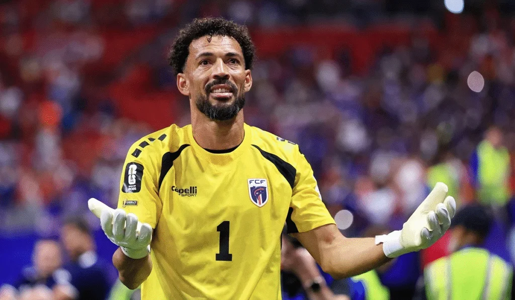 Afición mostrando su apoyo al portero Vozinha en Cabo Verde